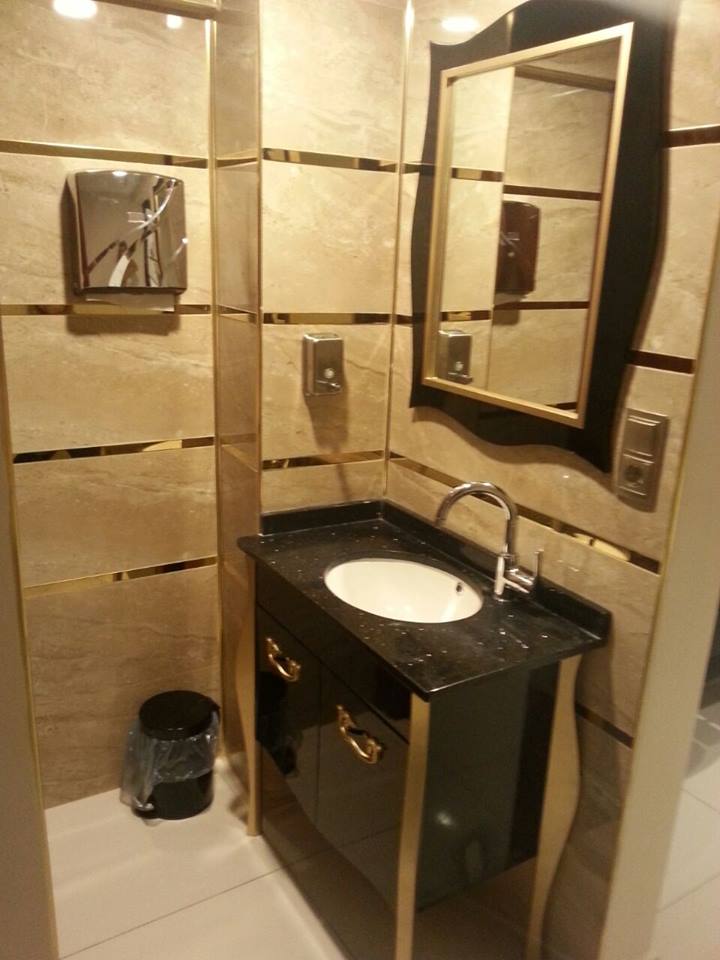 Lake boyalı Banyo dolapları resimleri