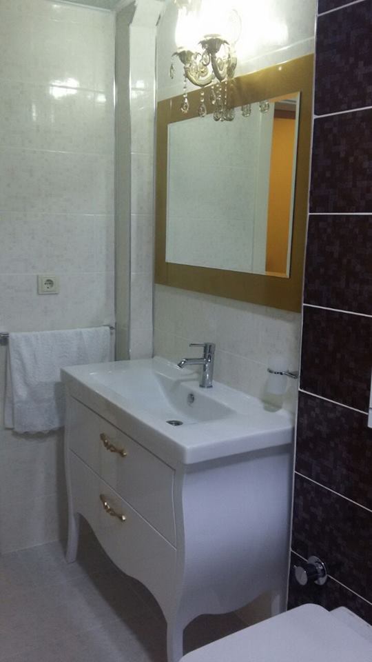 Lake boyalı Banyo dolapları resimleri