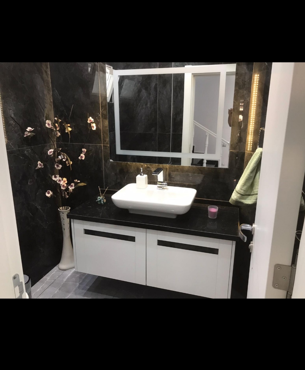 Lake boyalı Banyo dolapları resimleri